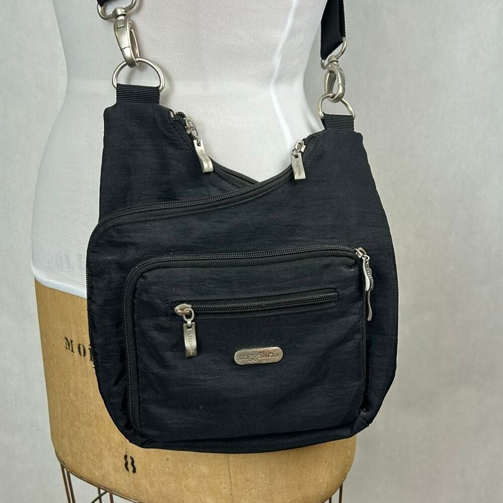Baggallini Crossbody Bag Purse Black Gray Graphic Floral Print Gold Hardware
